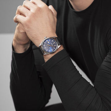 Αντρικό ρολόι Timberland Orford TDWGB0010802 με μαύρο δερμάτινο λουράκι και μπλε καντράν διαμέτρου 45mm με ημερομηνία.